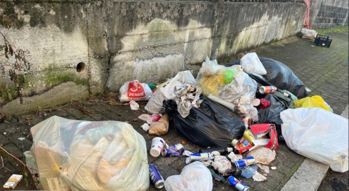 Sant’Agabio, emergenza rifiuti abbandonati: “Servono telecamere e controlli”