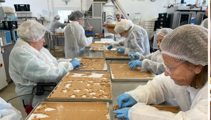 Nelle Rsa di Novara i nonni pasticcieri per i senzatetto