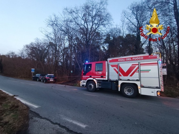 Uomo travolto e ucciso da un albero: la vittima è un 66enne di Varallo Pombia