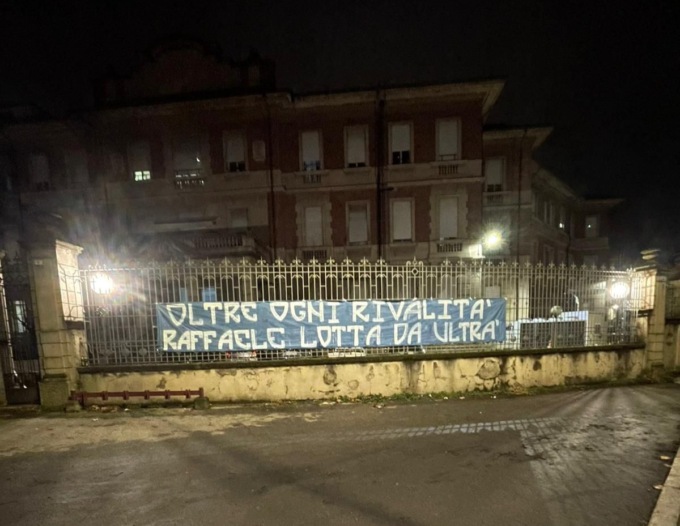 Uomo caduto nel fossato dello stadio: il bellissimo gesto dei tifosi del Novara