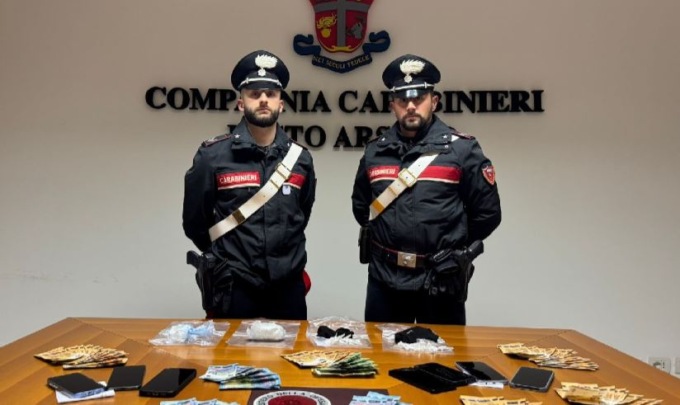 Novara: in casa aveva 35 chili di droga, arrestato un 28enne