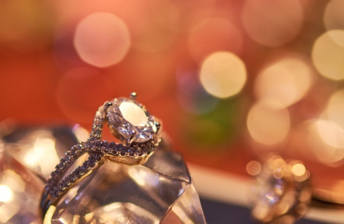 Quale potrebbe essere l’anello perfetto per un anniversario?