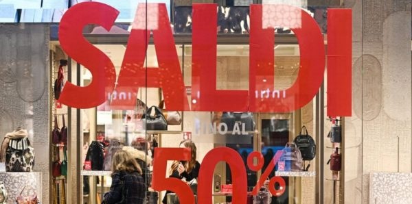 Oggi saldi al via: per Confcommercio ogni persona spenderà 138 euro