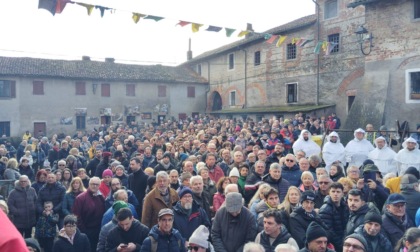 Alla Badia di Dulzago centinaia di persone per la tradizionale fagiolata di San Giulio