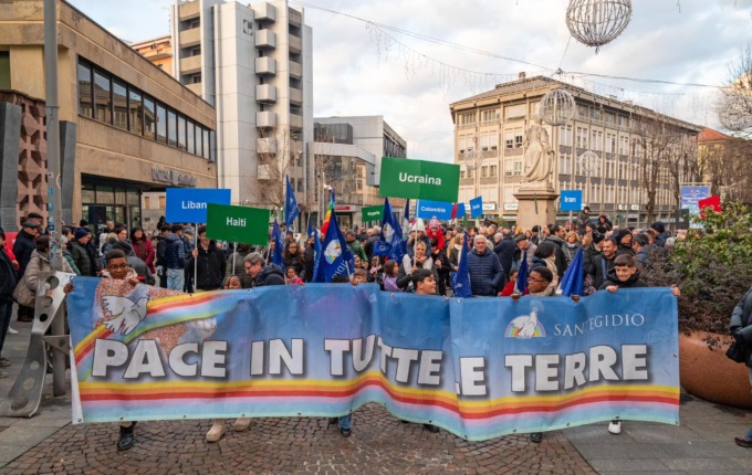 A Novara centinaia di persone in marcia per la pace con Sant’Egidio