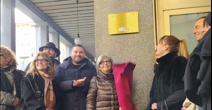 Una targa per ricordare Campari e il mitico bitter rosso nato proprio a Novara