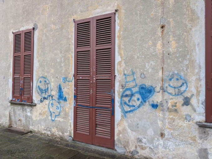 Vandali a Villa Soranzo a Varallo Pombia