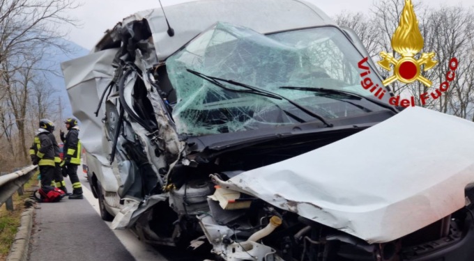 Incidente a Ornavasso: tamponamento tra furgone e camion