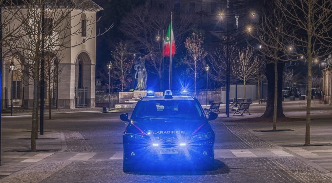 Braccialetto elettronico per non avvicinarsi alla moglie ma la continua a tormentare: arrestato