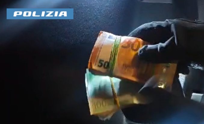 Si sottraggono a un controllo e gettano droga dall’auto dandosi alla fuga: fermati a Romentino