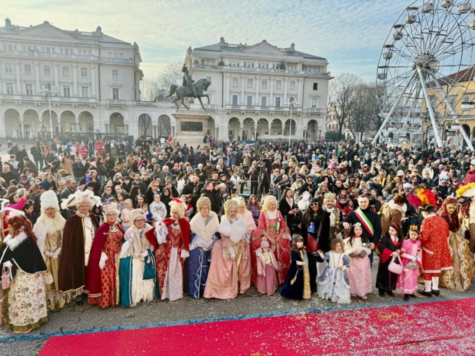 Maschere da tutta Italia, allegria e folclore per il Carnevale novarese 2025 – FOTO e VIDEO