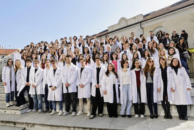 Novara: 112 studenti protagonisti della cerimonia del “camice bianco” al Campus Perrone