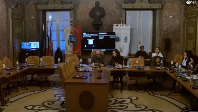 Caos politico a Trecate: la maggioranza diserta il Consiglio, opposizione all’attacco