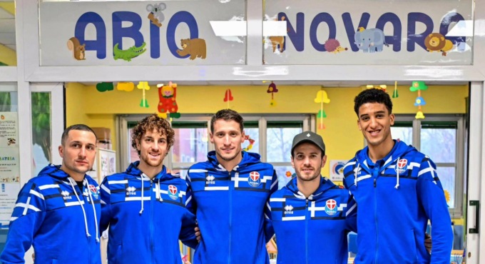 I calciatori del Novara FC in visita ai piccoli pazienti dell’ospedale Maggiore