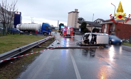 Incidente in corso Vercelli a Novara: auto ribaltata