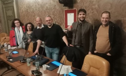 A Trecate l'opposizione tuona: "Tutti a casa, interrompere subito questa farsa"