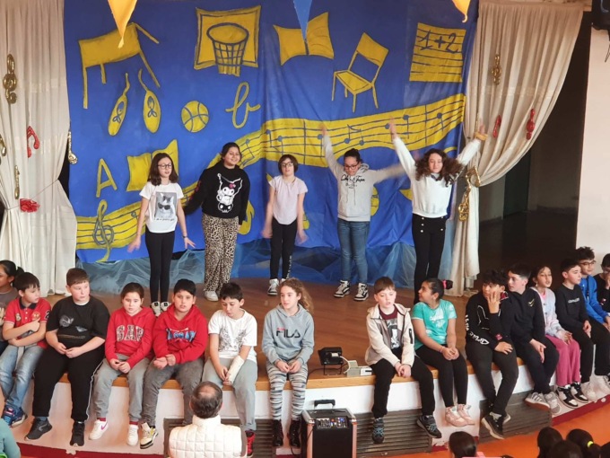 “Piccoli artisti crescono”: premiati gli alunni delle primarie trecatesi