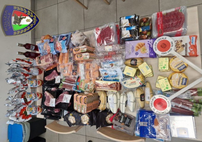 Furto di prodotti al supermercato: tre persone arrestate e in attesa di processo