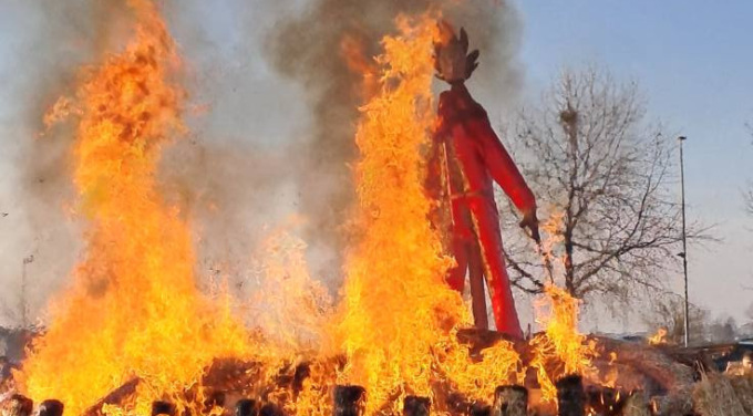 Carnevale trecatese 2025: successo per la seconda sfilata e il gran rogo finale