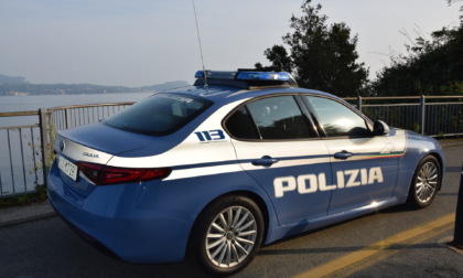 Finta bomba e scritte intimidatorio a un circolo sociale verbanese: indaga la polizia