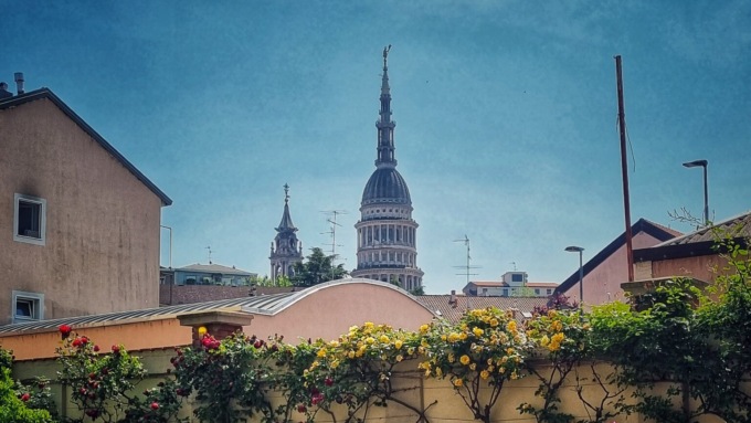 La Cupola si colora per i 25 anni di Fondazione Comunità Novarese