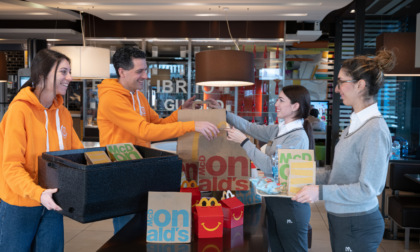A Novara pasti caldi a chi è in difficoltà grazie a McDonald’s e Banco Alimentare