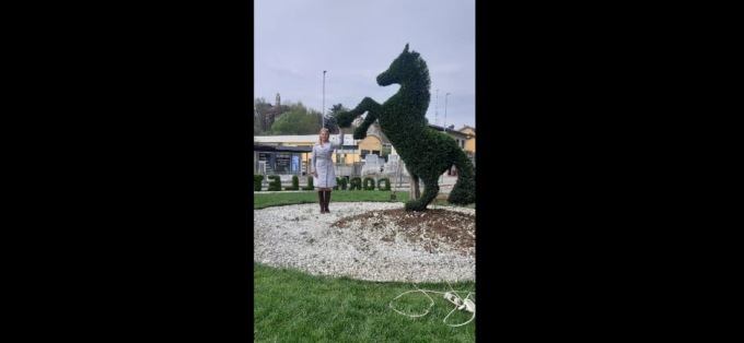 La statua di Ribot è tornata sulla rotonda di Dormelletto