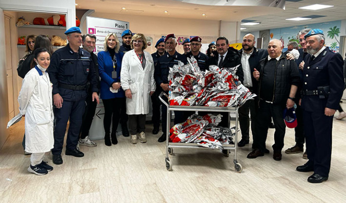 Dalla Polizia penitenziaria regali per Pasqua alla pediatria del Maggiore