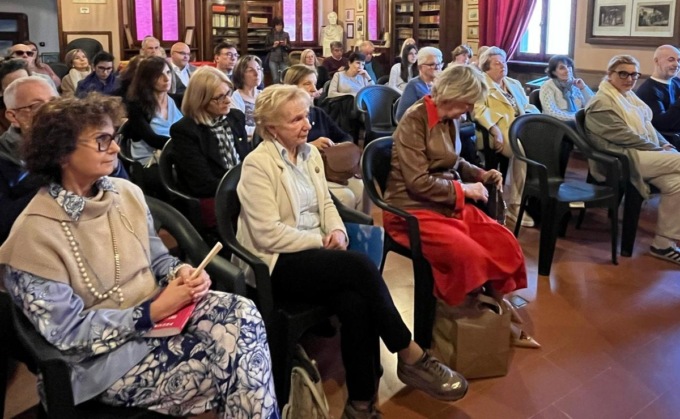 Agli incontri del “Premio Lesa”: si è parlato del libro “Investire in parole povere”