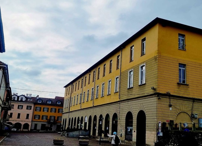 Nuovi infissi per la scuola Nicotera di Arona