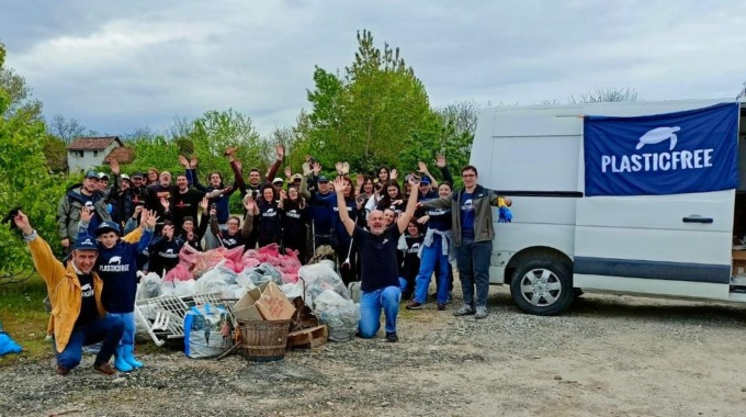 Novara, 700 kg di rifiuti rimossi al Parco Terdoppio con Plastic Free