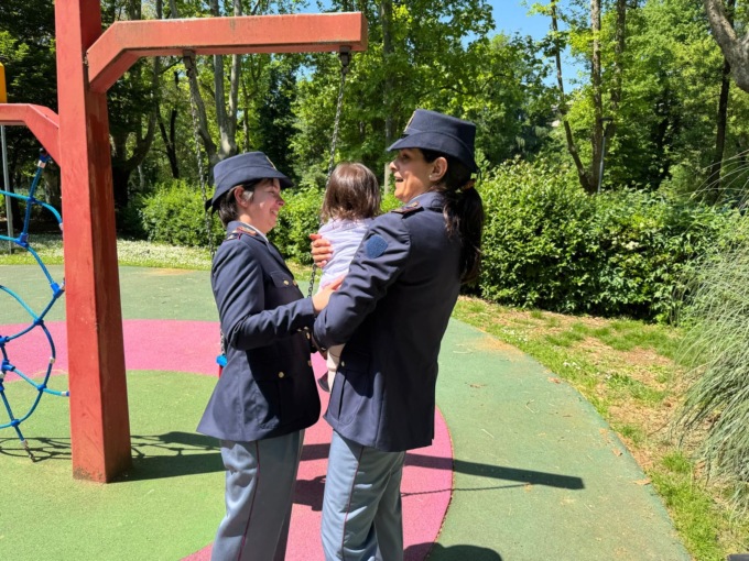 La Polizia di Novara rintraccia bimba di 14 mesi scomparsa: era positiva alla cocaina