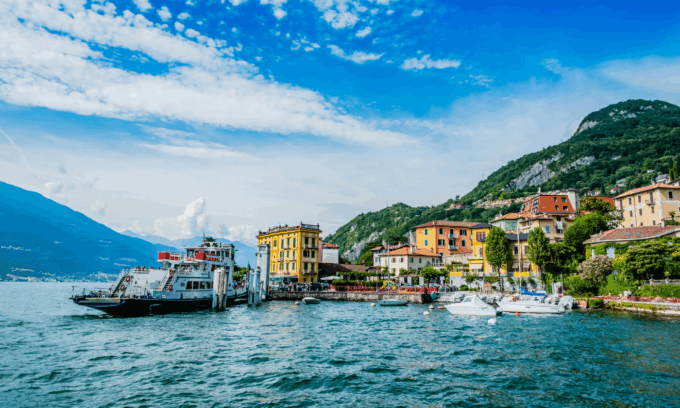 Sali a bordo con un tap: arriva il pagamento contactless sui battelli dei grandi laghi