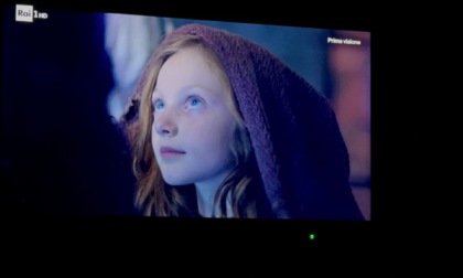 Una bimba castellettese in tv nelle serie "Costanza" della Rai