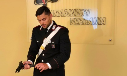 Minaccia la vicina con una pistola giocattolo: trentenne denunciato