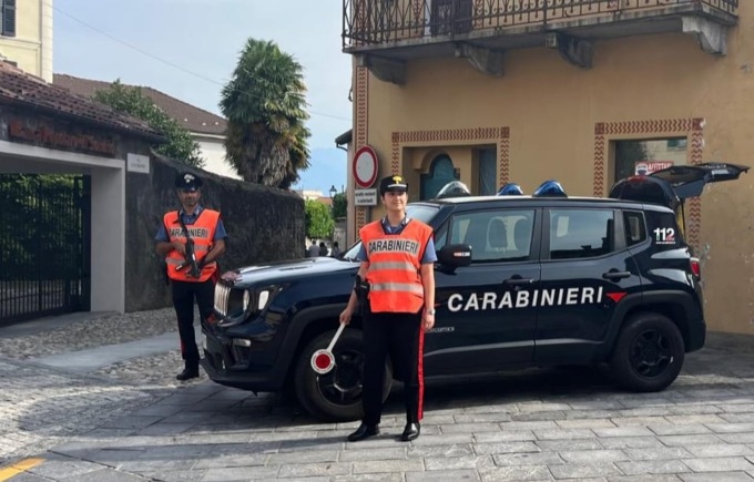Ruba duemila franchi a una turista svizzera: denunciato a Cannobio