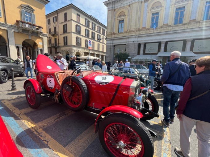 Auto d’epoca, che passione! Raduno da record sotto la Cupola