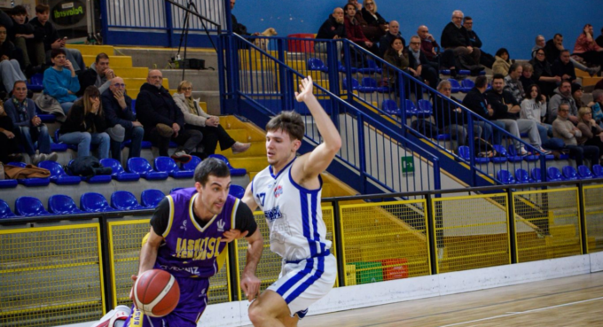 Squalifica per razzismo, Basket College Novara si difende: “Accusa del tutto infondata”