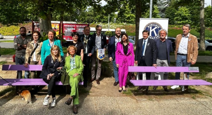 Due panchine lilla all’Ospedale Maggiore di Novara per dire no ai disturbi alimentari