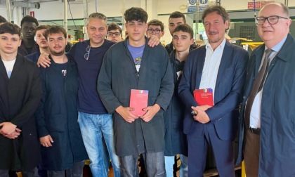 La Costituzione in mano ai diciottenni: Borgomanero celebra la cittadinanza attiva