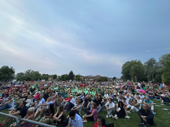 Ad Arona 3.200 persone per il concerto di Mogol