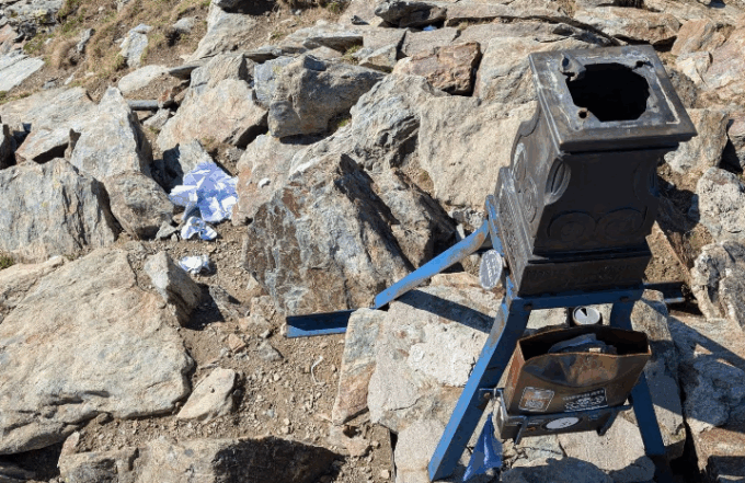 Scomparsa la Madonnina dei borgomaneresi sul Monte Tagliaferro e distrutta la lapide
