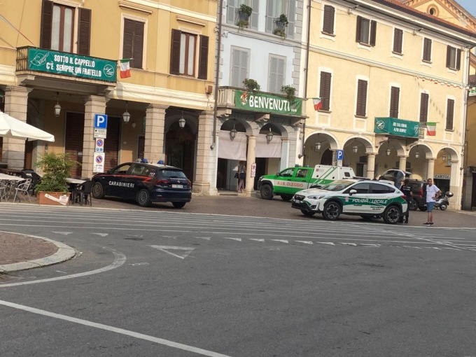 Lite con accoltellamento in piazza Martiri a Oleggio