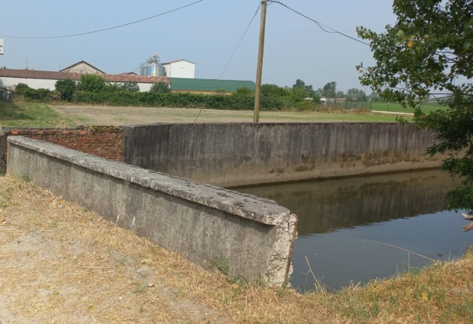 Cerano 29enne finisce in un canale e annega