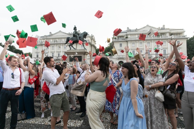 Graduation Day Upo: oltre mille “tocchi” in aria nel centro di Novara