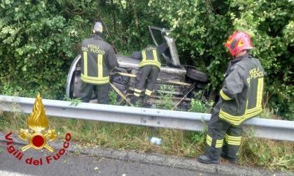 Incidente stradale sulla SS 33 a Mergozzo: auto sfonda il guard rail
