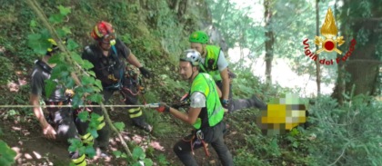 Tragedia nel Vco: forestale della Regione Piemonte precipita in un dirupo e muore