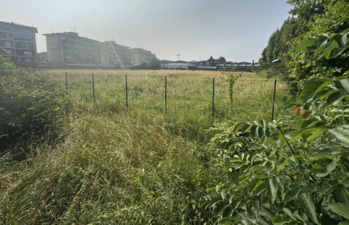 Acquisto dell’ex campo da calcio di via Monte Zeda ad Arona: i dettagli dell’operazione