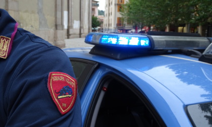 Verbania, 15enne sorpreso con un teaser a forma di tirapugni