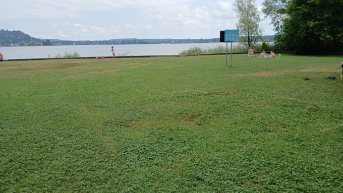 Ragazzo si tuffa nel lago a Dormelletto: portato in codice rosso a Novara, rischia la paralisi